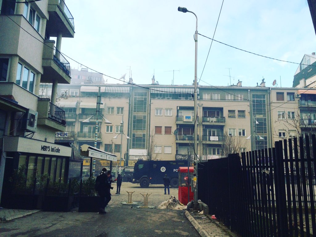 LVetevendosje's tweet photo. #teargas #specialforces #prishtina #kosovo #kosova #9janar https://t.co/BybB039ZLW