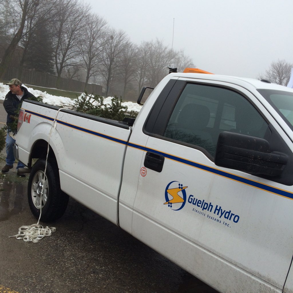 ChildrensFdnGW's tweet photo. Team from @GuelphHydro dropping off a station 5. #treesfortots2016 https://t.co/ZeIg75YxzT