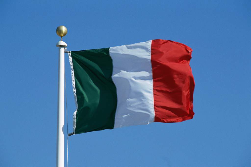 Festa del Tricolore, celebrati valori e storia della bandiera italiana (B1- B2) italyamonews.com/2016/01/09/fes…