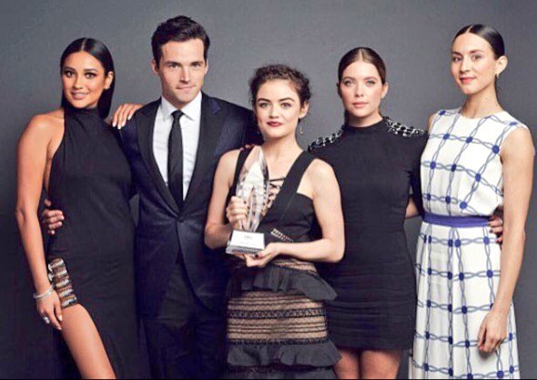 _PLL_Lovers_'s tweet image. ¡3 DÍAS! ¡Qué se pasen muy rápido por favor! #PLL #PLLSeAson6B #5YearsForward 🅰👆💅💄👠👗