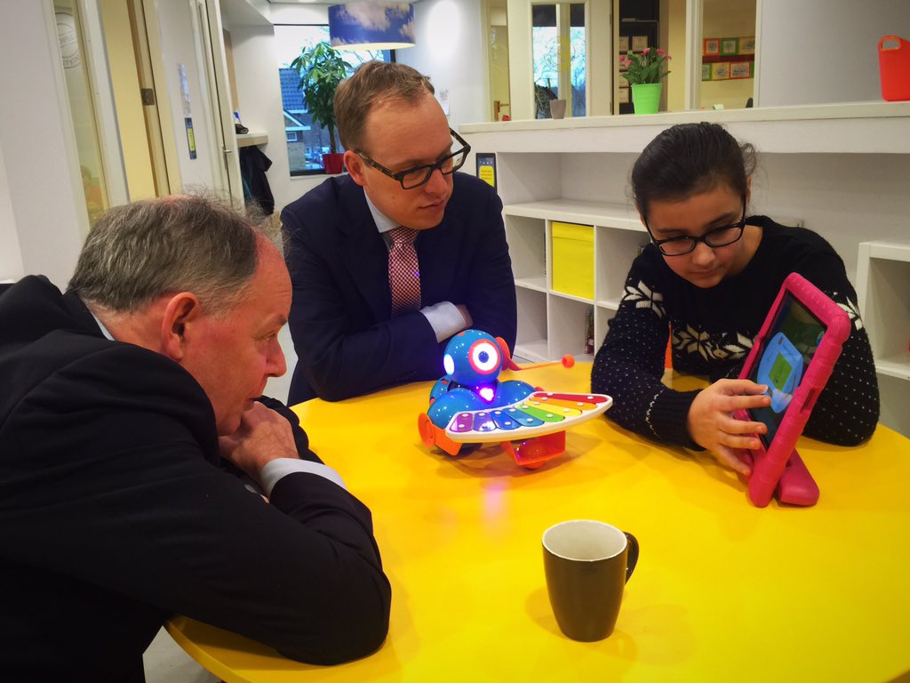 Op zaterdag naar school. Modern onderwijs op De Uitvinding Enschede <a href="/Paul_van_Meenen/">Paul van Meenen</a> <a href="/eelcoeerenberg/">Eelco Eerenberg</a> #d66 #onderwijs