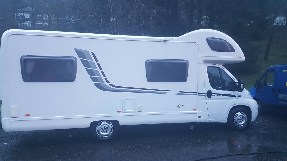 ArnottsTim's tweet image. A 2010 camper after a wash and Polish this week