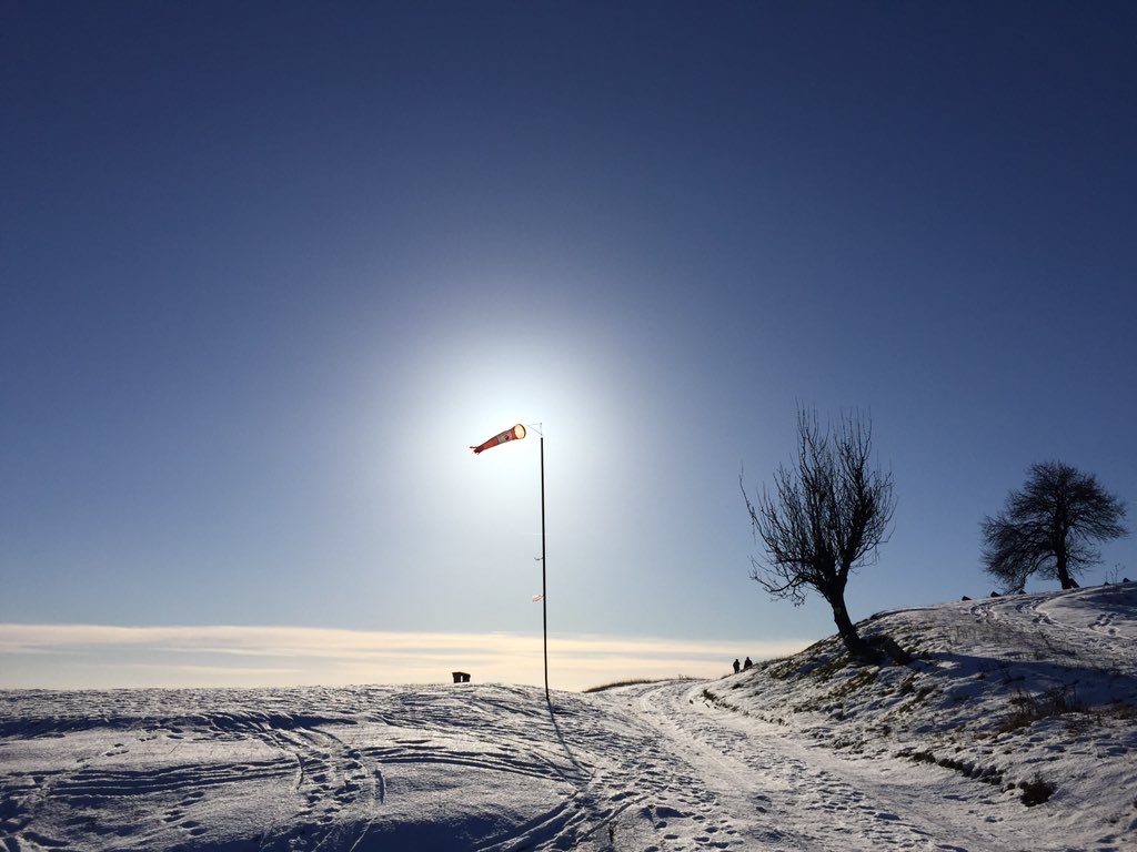 Bydzis's tweet image. Takhle fotí #iPhobe 6Plus. Nechápu, proč se tahám do přírody s velkou zrcadlovkou. První dvě je iPhone, další Nikon.