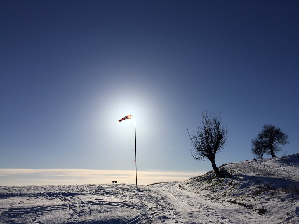 Bydzis's tweet image. Takhle fotí #iPhobe 6Plus. Nechápu, proč se tahám do přírody s velkou zrcadlovkou. První dvě je iPhone, další Nikon.