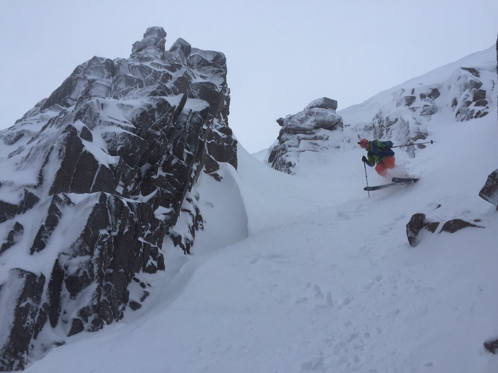 Now that was a good day... <a href="/HamishFrost/">Hamish</a> killing it over in Pinnacle Gully. Who would've thought? P #Salewa #whitedot