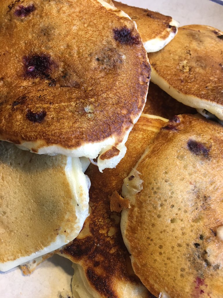 stateofprep's tweet image. Mini blueberry pancakes on a Saturday morning 😊