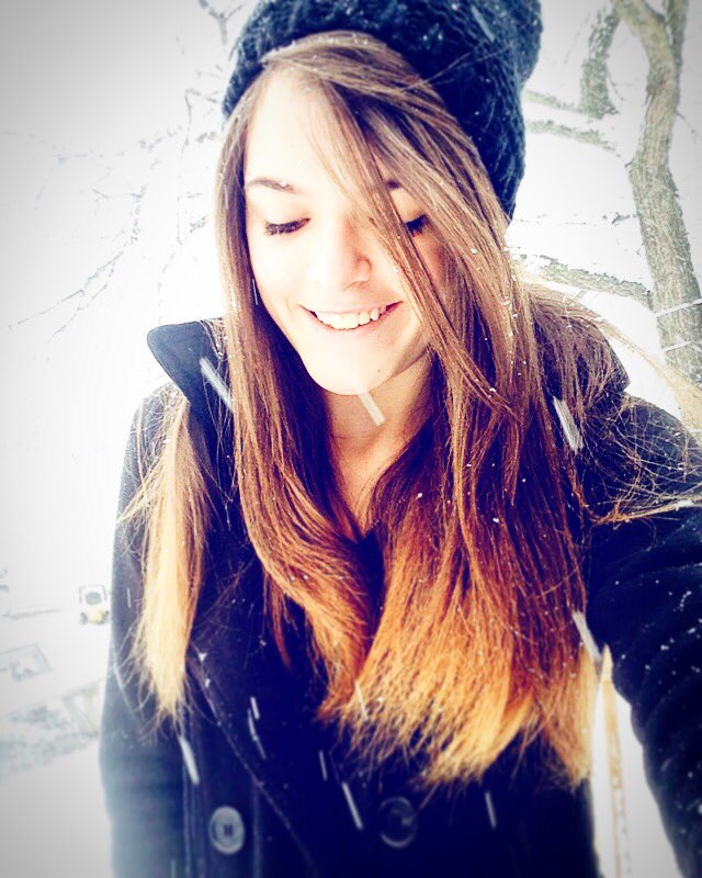 KatieMarieC16's tweet photo. A smile is the solution to everything😁💙 #Smile #2016NewYear #MyBigAssSmile #happy https://t.co/ahD3BIxno6
