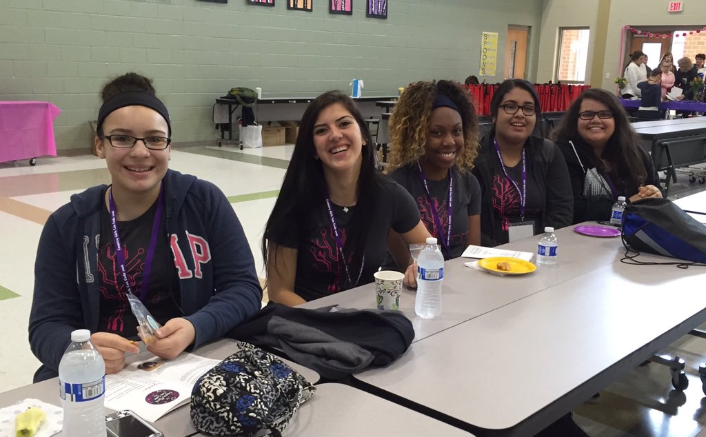 morelandja's tweet image. Ready to learn more about coding! #NavasotaISD #countrygirlscode