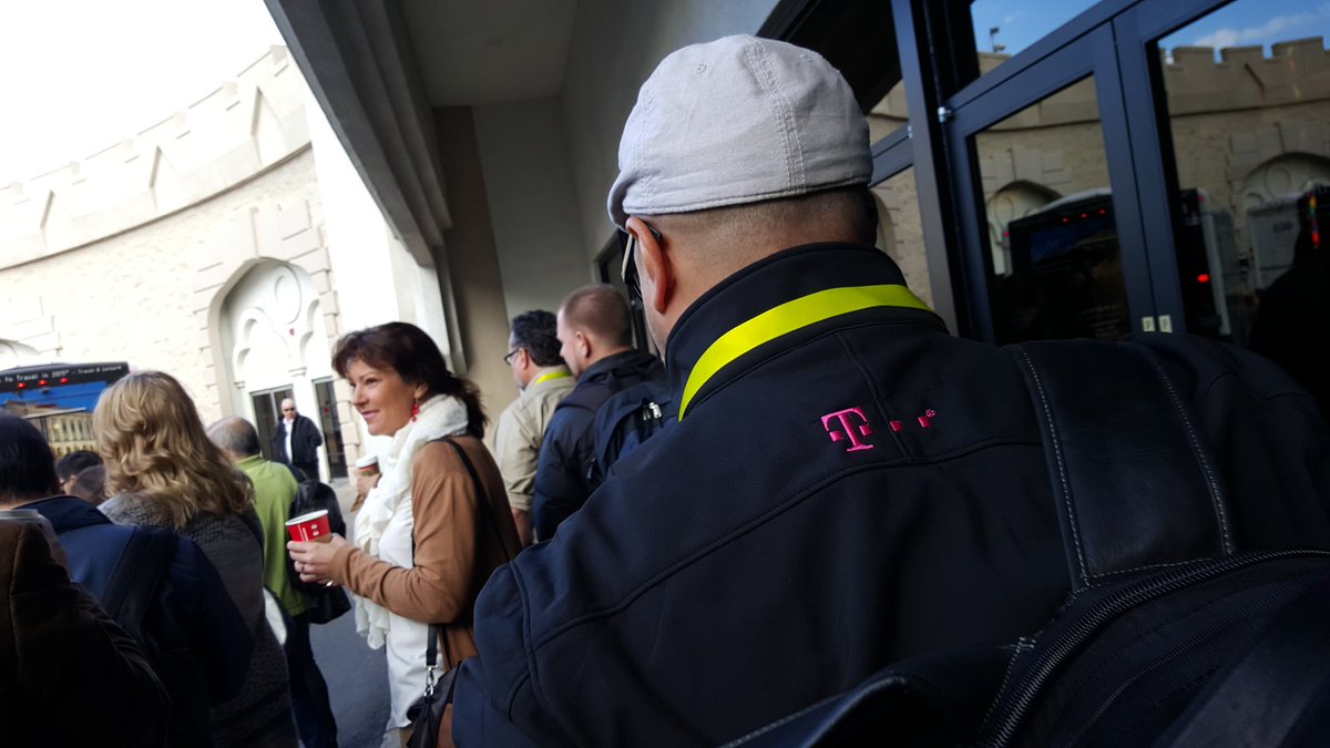 virtualizate's tweet image. Ready para el último día en el #CES2016 Gracias a @tmobilepr por el apoyo!! #cespr  @QiiBO @tecnotruco