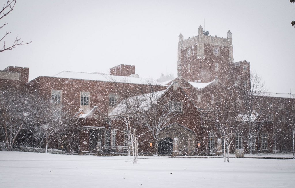 UofOklahoma's tweet photo. SNOOOOOOOOOOOO-U! #BoomerSooner https://t.co/dVUX9a7CeF