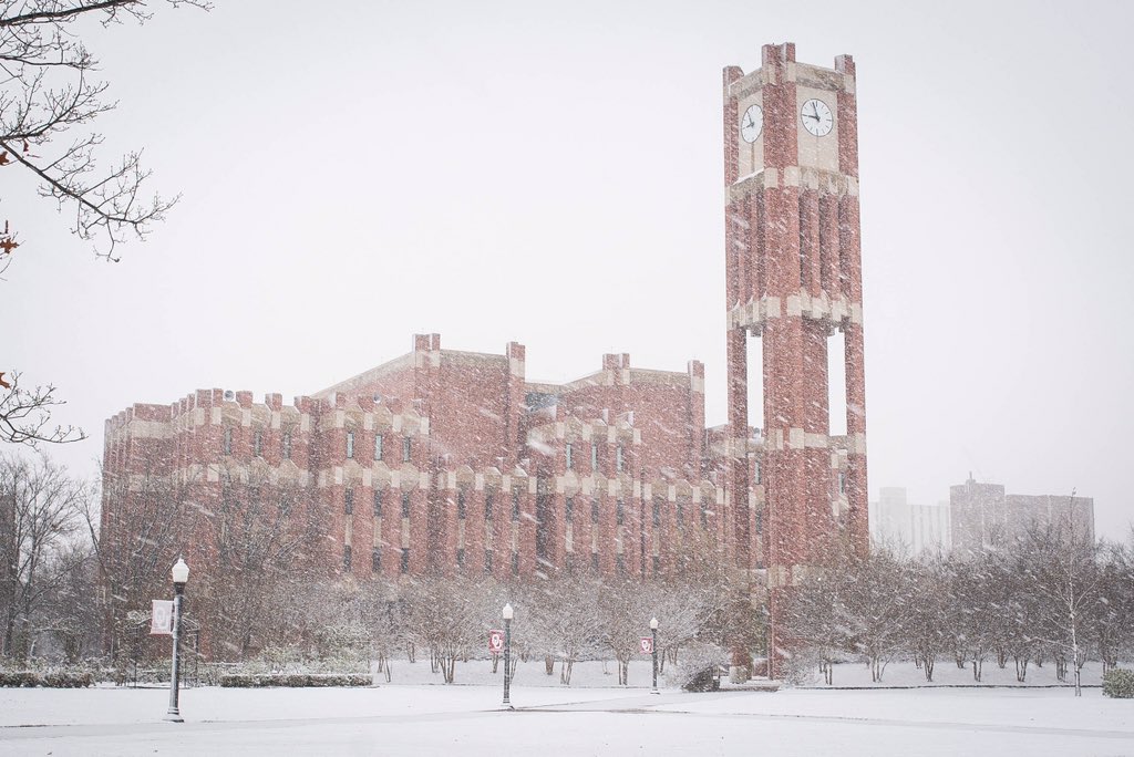 UofOklahoma's tweet photo. SNOOOOOOOOOOOO-U! #BoomerSooner https://t.co/dVUX9a7CeF