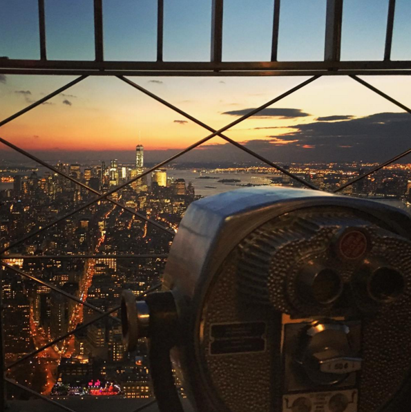 EmpireStateBldg's tweet image. Visitor Tip: Sunset is one of the most popular times of day to visit our Observatories!

Photo: @JoePatching
