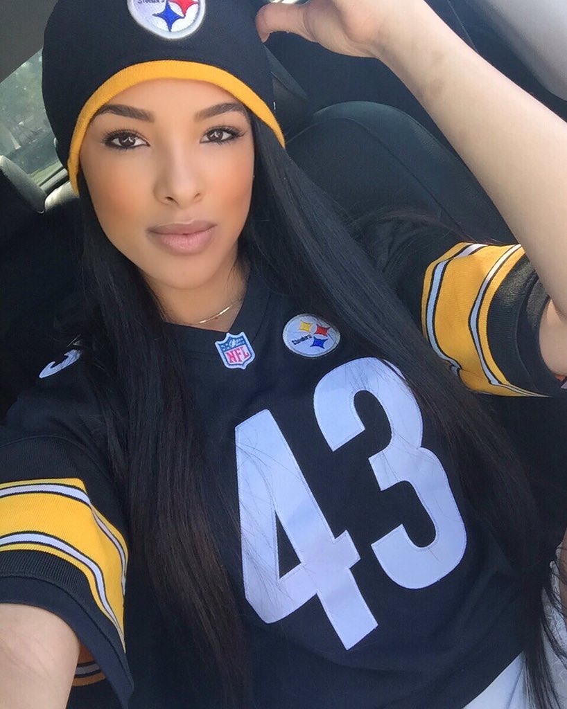 Kamiah Adams on Twitter "Almost game time. SQUAD ! 💛 https//t.co