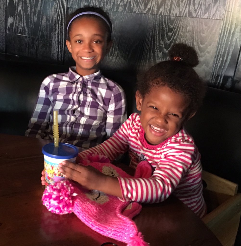 Early dinner with my favorite girls... 😍