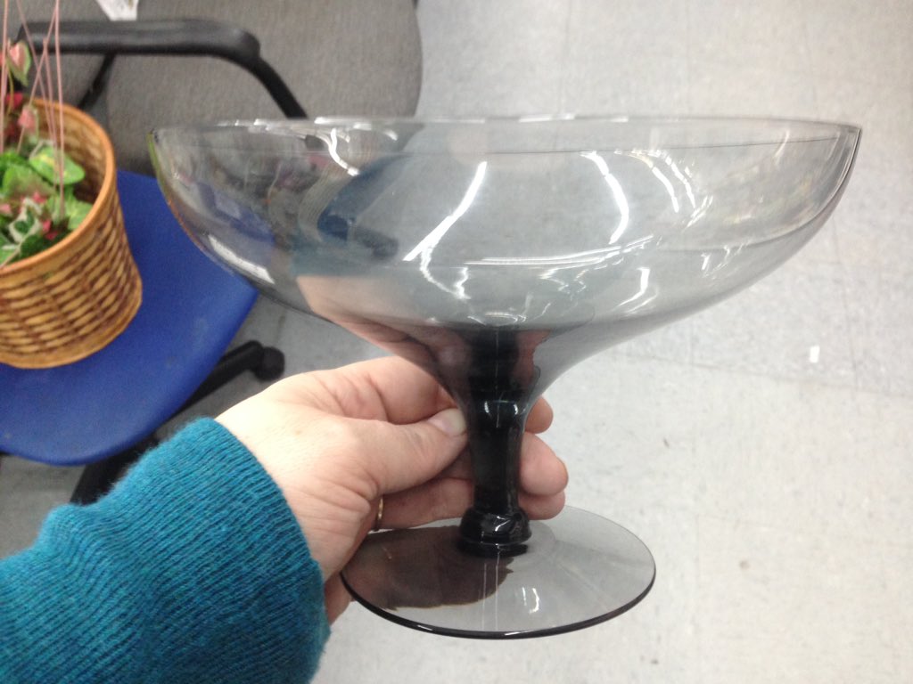 TheVintageSouth's tweet photo. This is a ridiculously large coupe glass. #thriftbreak #ManhattanTime https://t.co/esKp3ssNxa