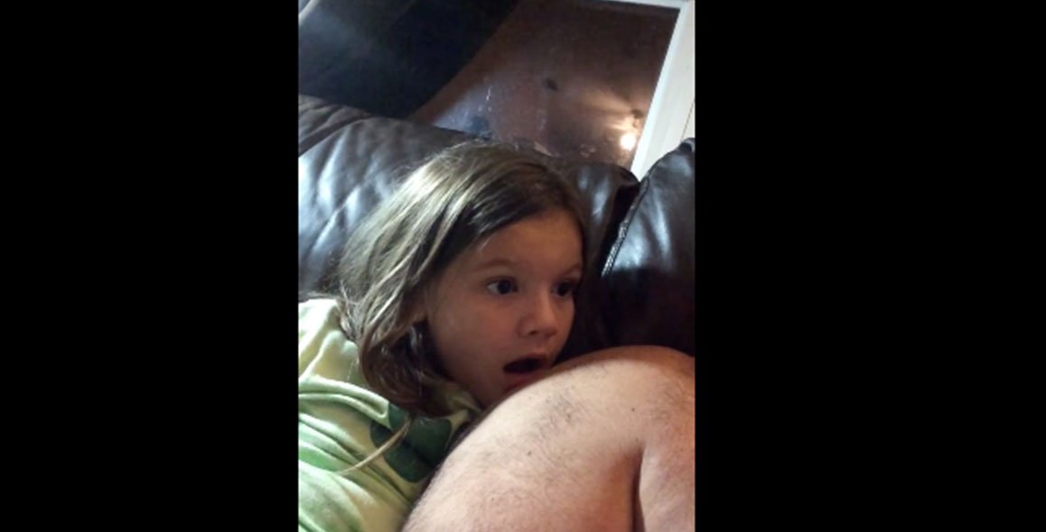 Little girl finally learns the truth about the identity of Luke's father #StarWars ow.ly/WO8Si