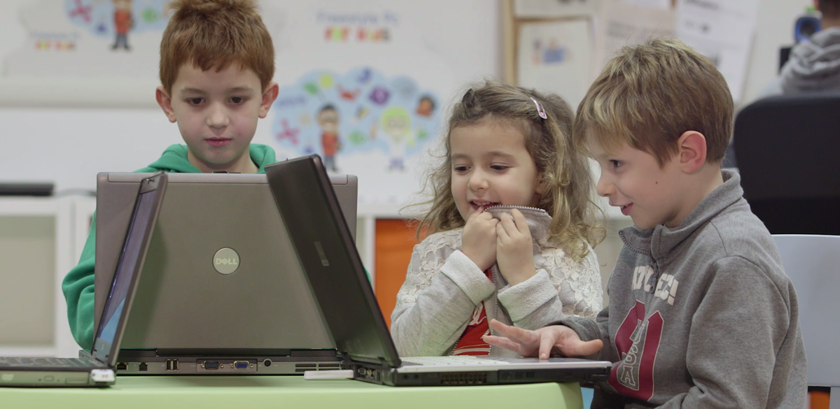 StefanoTagliaPR's tweet photo. Bambini alle prese con @FreestylePcKids :) #kids #tech https://t.co/oLzcrvVKhf