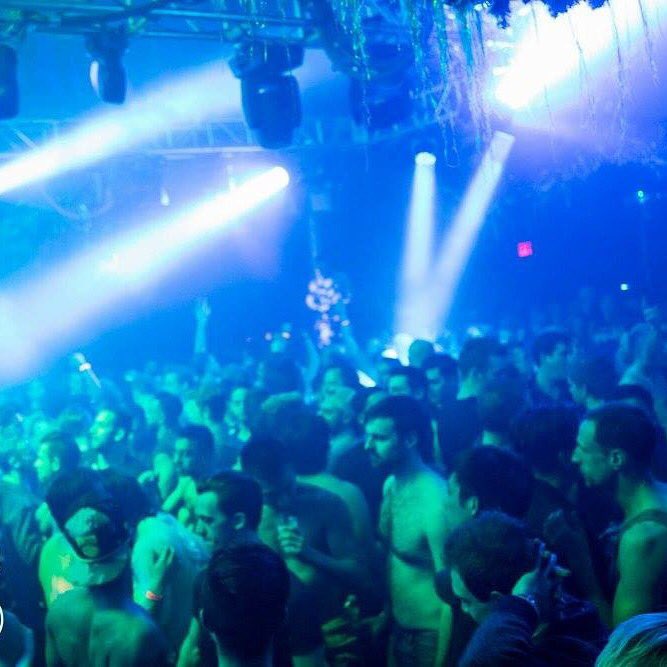 BoiParty's tweet photo. Another packed night is on its way! @DJTracyYoung debuts TONIGHT at JB Saturdays at @stage48nyc! https://t.co/4A5nGtcOlM