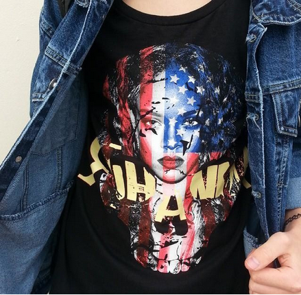 hardrockcafeccs's tweet photo. Acércate a conocer la franela exclusiva de @Rihanna en la #RockShop de #HardRock, una edición especial https://t.co/LcJAVHTuXX