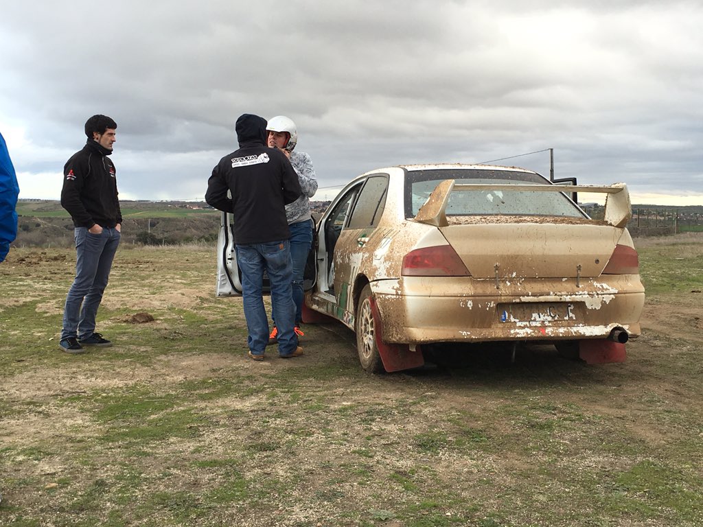 ¿Quién pilota? ¡TÚ PILOTAS! Hoy en Madrid hemos estado con <a href="/TuPilotas/">TU PILOTAS</a> conduciendo un EVO de rallyes!!