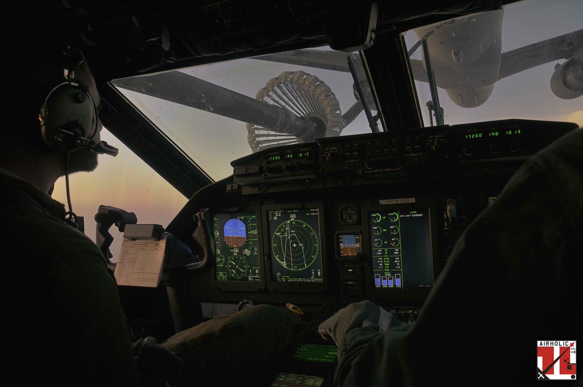 Airholic_it's tweet photo. #latuasquadrachevola @ItalianAirForce #airtoair #aviationphotography #Avgeek #C27J
#eventi2015
AirtoAir refuelling https://t.co/BZcX0YkuCQ