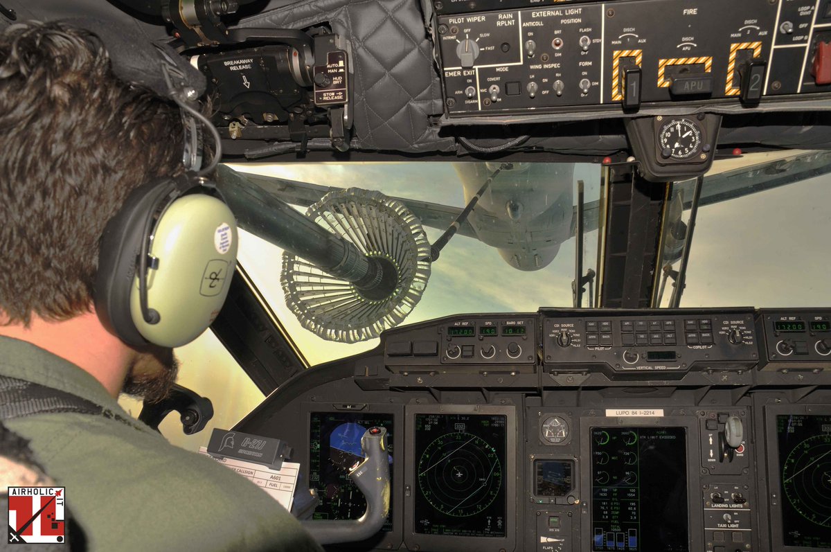 Airholic_it's tweet photo. #latuasquadrachevola @ItalianAirForce #airtoair #aviationphotography #Avgeek #C27J
#eventi2015
AirtoAir refuelling https://t.co/BZcX0YkuCQ