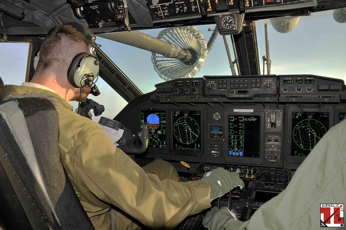 Airholic_it's tweet photo. #latuasquadrachevola @ItalianAirForce #airtoair #aviationphotography #Avgeek #C27J
#eventi2015
AirtoAir refuelling https://t.co/BZcX0YkuCQ
