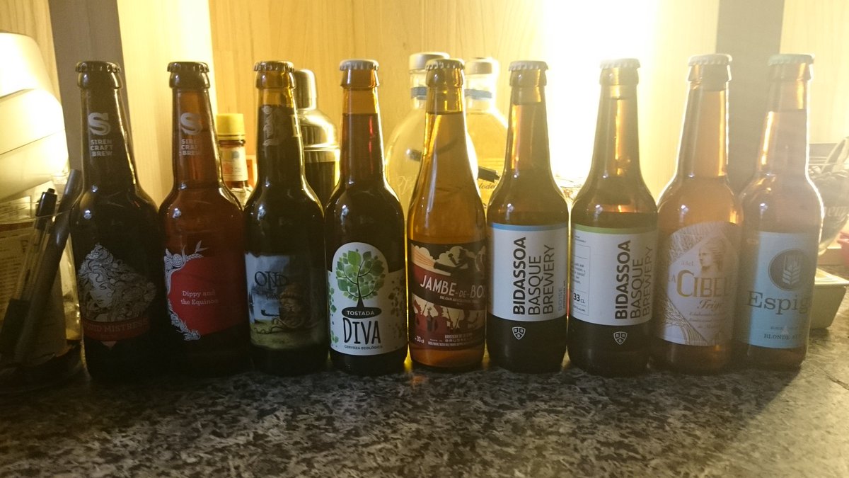 Nuestras cervezas artesanas en #BarCaraB.Os esperamos para que las probéis. Feliz sábado.#BarCaraB NUEVA DENTRO 10.