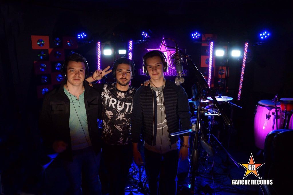 GMA4music's tweet photo. En pocos dias podrán ver nuestro cover 🙉 https://t.co/nvnyDVm3DT