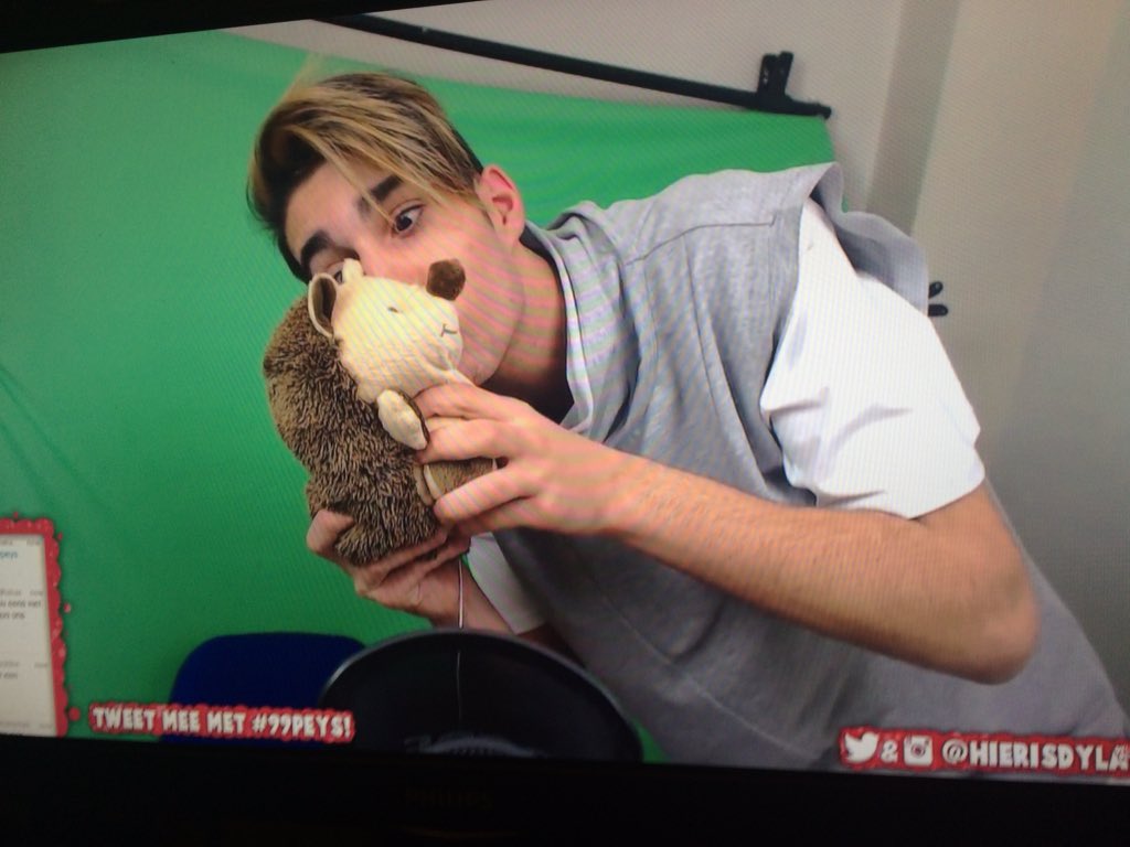 besteman_058's tweet photo. Haha was weer een super live stream ik hoop dat je dit bericht gaat retweeten super leuke fotos ook haha 👇🏼#99PEYS https://t.co/WEvc762OSy