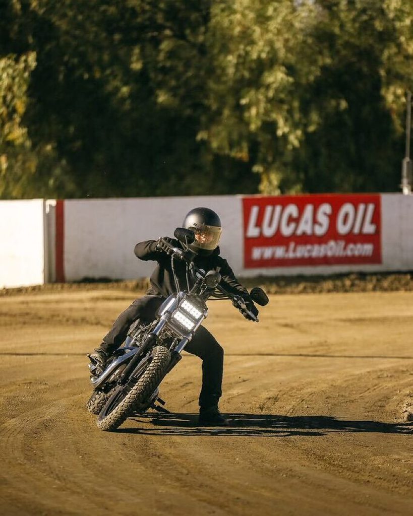 Absolut_Moto's tweet photo. Our dude @anthonylopezu rippin his #TrackerDie equipped... https://t.co/3a8r44LVUI #caferacer #tracker #scrambler … https://t.co/vvjClYDvB5