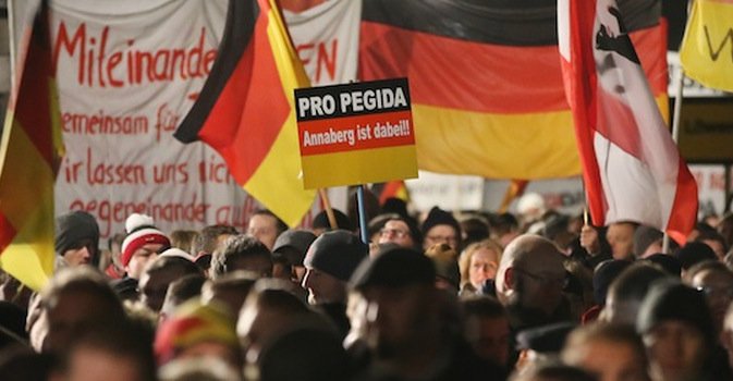 Colonia: degenera la protesta per le violenze contro le donne nella notte di Capodanno Colonia: degenera la protesta per le violenze contro le donne nella notte di Capodanno