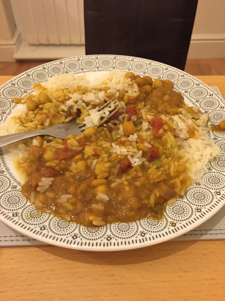 ParrySW's tweet image. Mushy pea curry! Good kick to it!