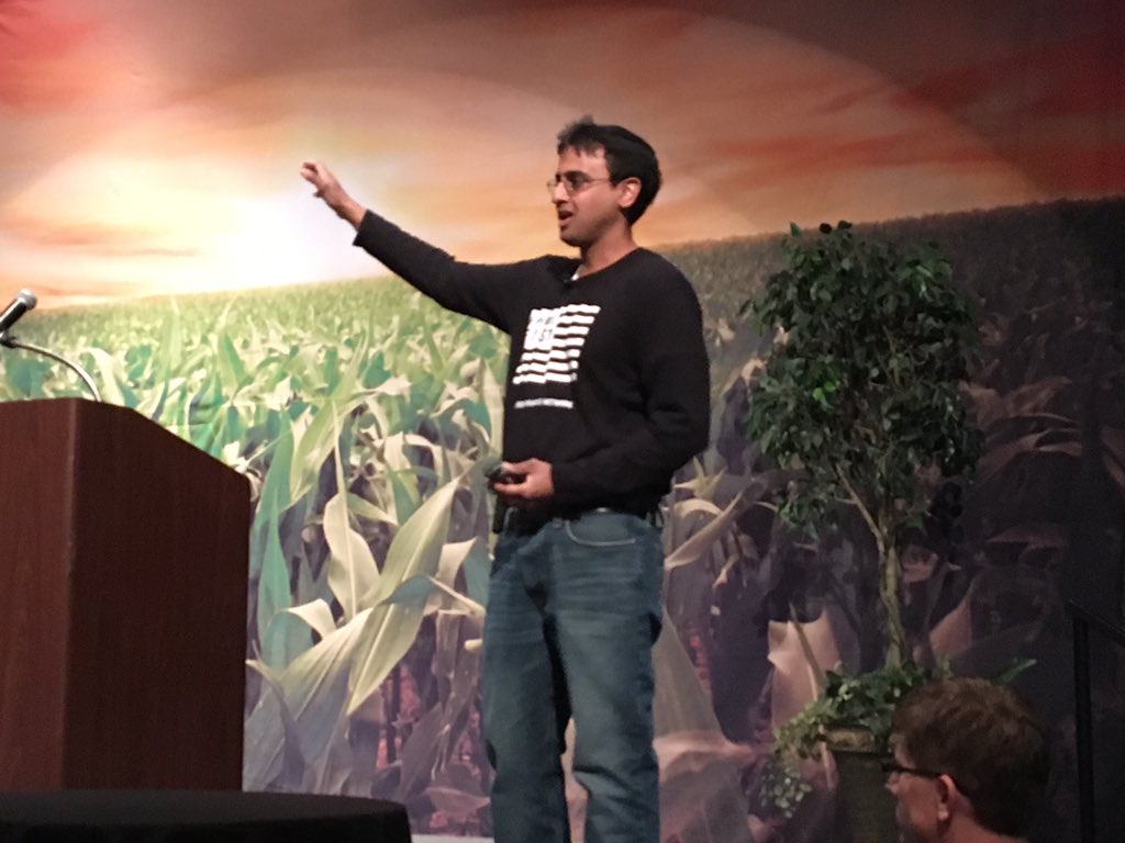 sdcorn's tweet photo. .@FBNFarmers CEO Amol Deshpande explains the advantages of "Networked Farming" at #SDCGA30. 
https://t.co/MoInlp5lFT https://t.co/GvExxpKoj6