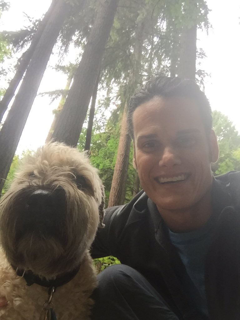 michaelswarner's tweet photo. @ChiefDogOfficer @Seahawks #Woot #GoSeahawks @WagWalking @MSWYoga #YogiMichaelSEAttle #RileyGuy https://t.co/VpWY3A1qAd