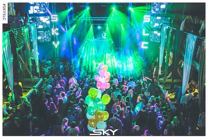 JskeeOfficial's tweet photo. That little dot is me. 👋🏻@skyslc 📷: @ballenmedia #Jskee #skyslc #downtownslc #slc #dj https://t.co/h7FOhAiBLr