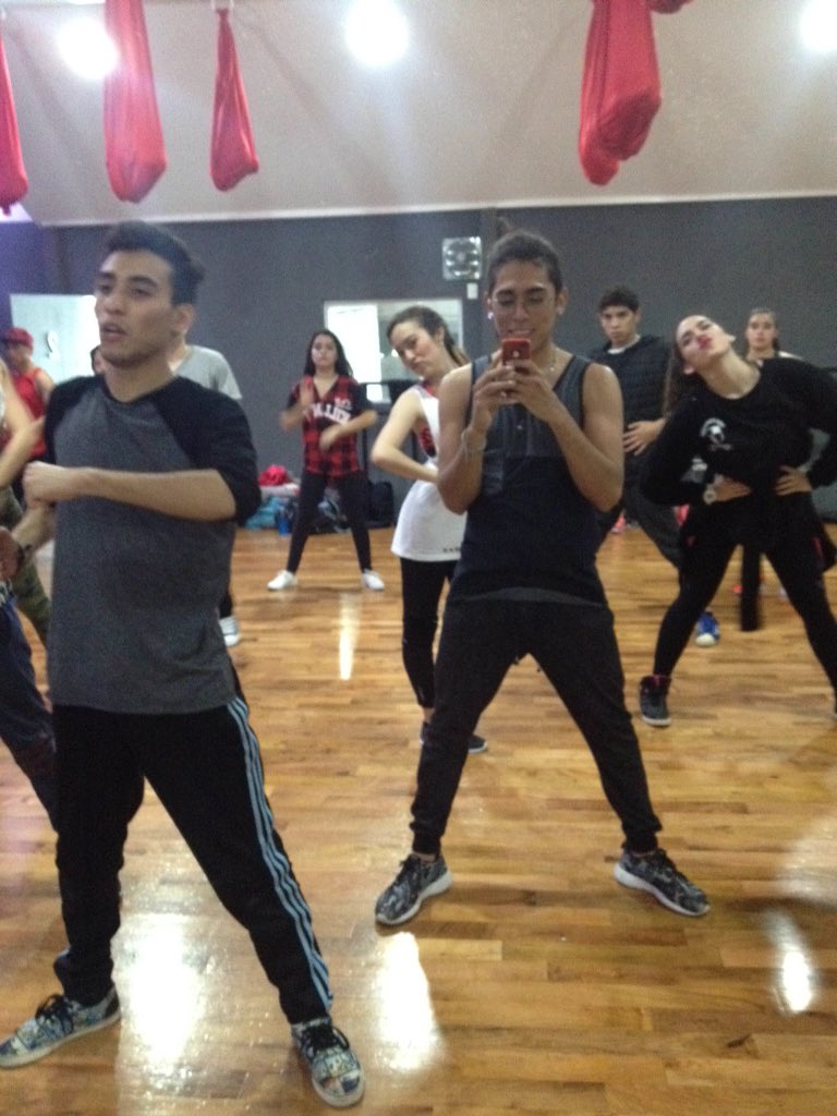 MemoOrtega_'s tweet photo. Hoy toco ensayo ✌🏼️❤️ @renymt @marianaalanisv @PablitoGzz #rexpiccrew https://t.co/x3XwvSUuf7