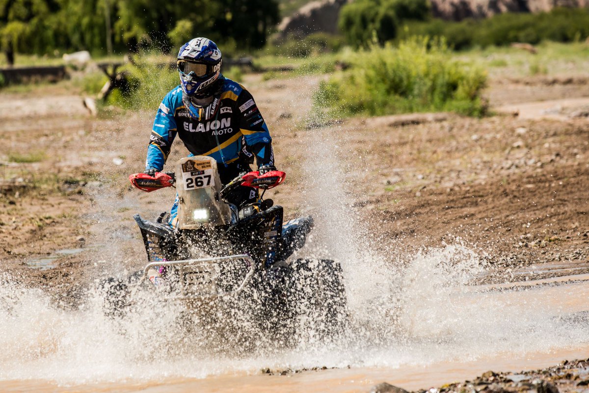 grillochristian's tweet photo. Espectacular carrera de @BonettoTdf!!! Ganó la etapa de punta y avanzó mucho en la general!! #Dakar2016 @YPFoficial https://t.co/kmGItq6CJl