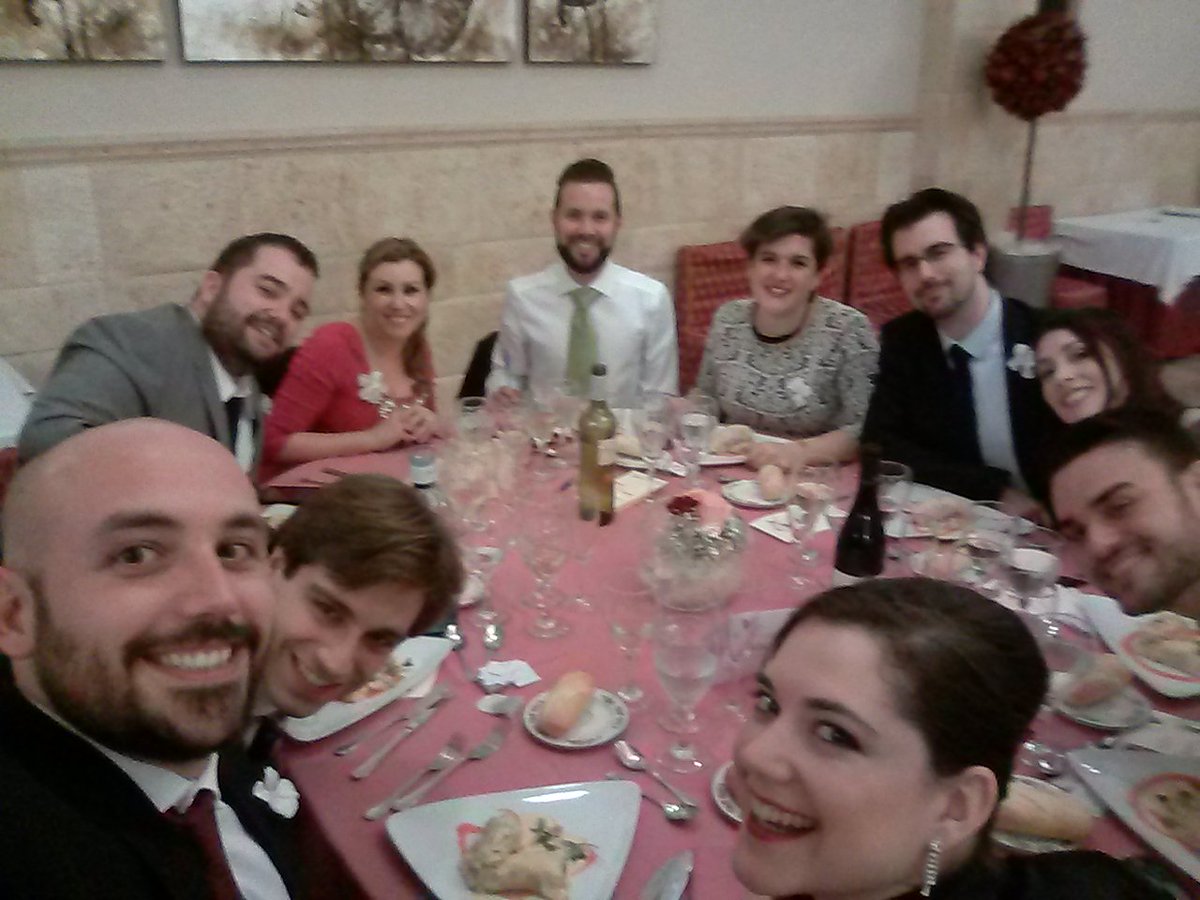 chetecrespo's tweet photo. Mesa #Beethoven manda!! #Machando el primer plato!! #GastroBodorrio de @hector_vln y @_Veroooonica!! https://t.co/WLSKCwaYJP