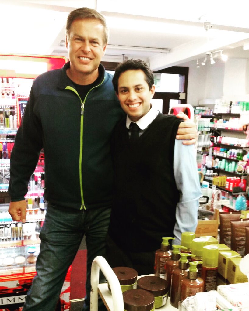 kinton_pharmacy's tweet photo. Thanks for coming by @kinton_pharmacy today @dragonjones! Always at your service :) https://t.co/Pcb91uxL8U