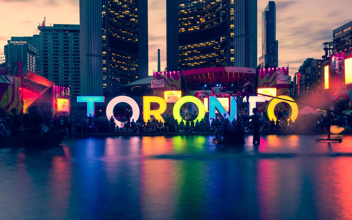 blogTO's tweet photo. #Toronto through the eyes of local photographers https://t.co/R2vJFMcfIp https://t.co/PNaoSJsiSw