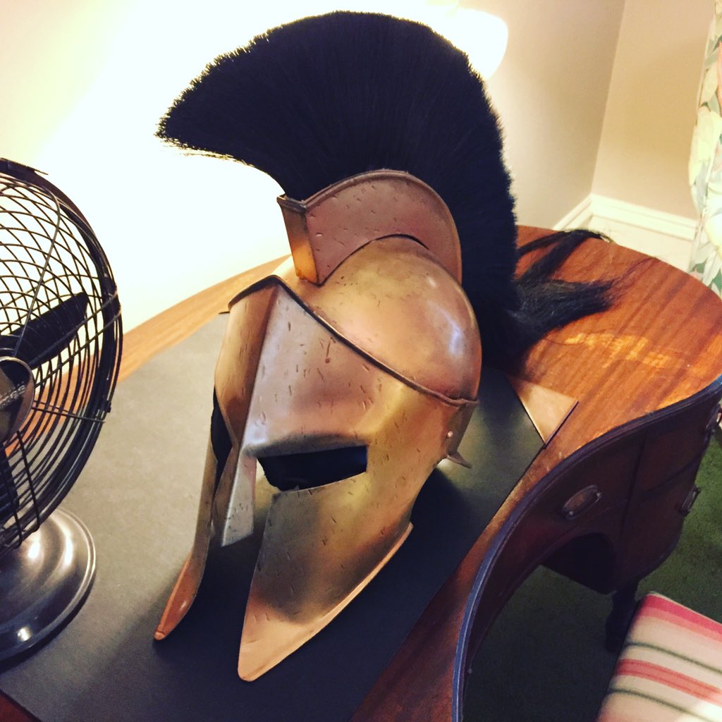 DestWedPro's tweet image. I know something happened with this... #greenberetwedshisbae #iamsparta