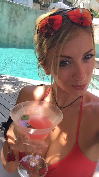 Cheers 😉 #SinfulSunday #Cocktails #islandlife #bali #sunseasandsurf @StunnersWW @OMGDreamGirls @ xox