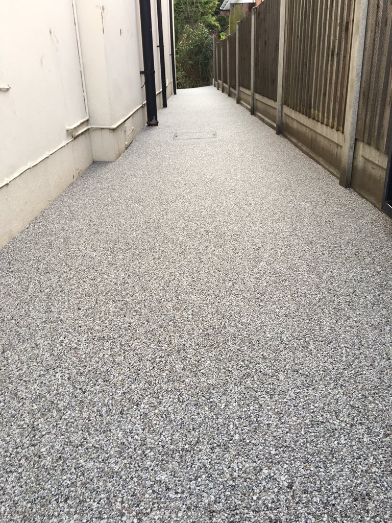 ljoutdoors's tweet photo. More after pics 160m2 #Resinbound #patio and #swimmingpoolsurround finished in #silver grey granite with #glitter! https://t.co/ptcENqvBql