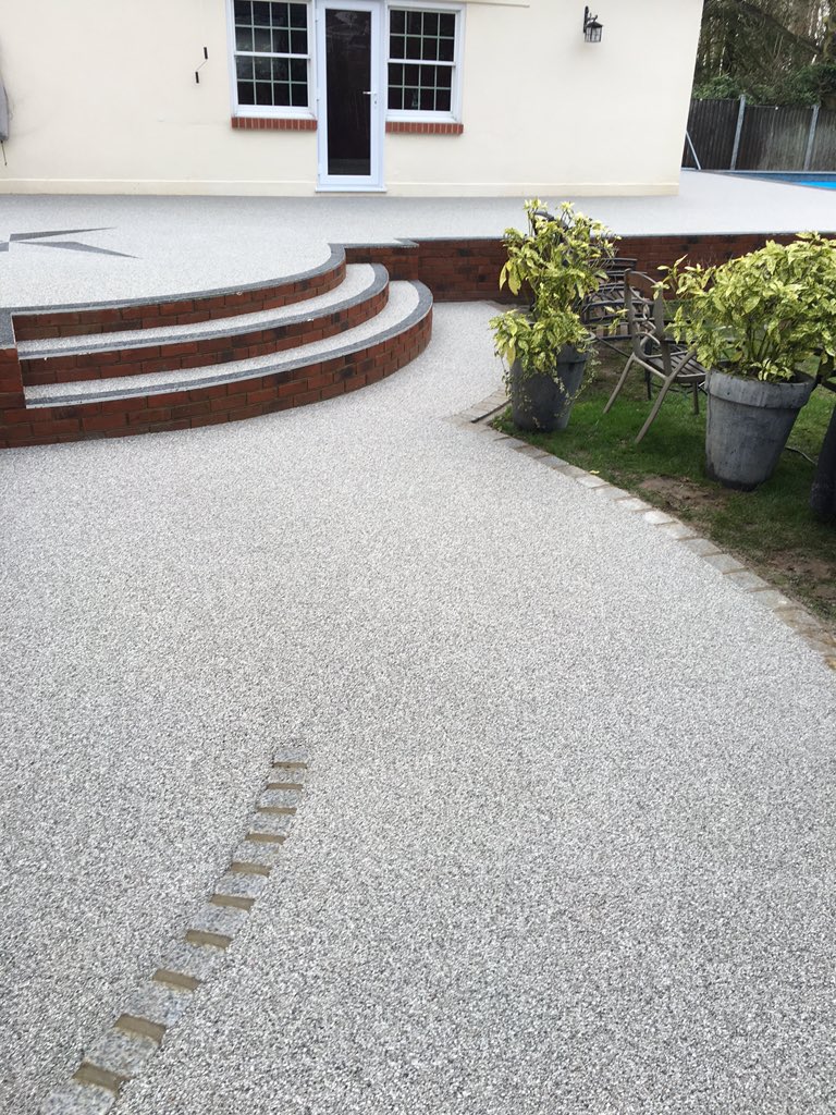 ljoutdoors's tweet photo. More after pics 160m2 #Resinbound #patio and #swimmingpoolsurround finished in #silver grey granite with #glitter! https://t.co/ptcENqvBql