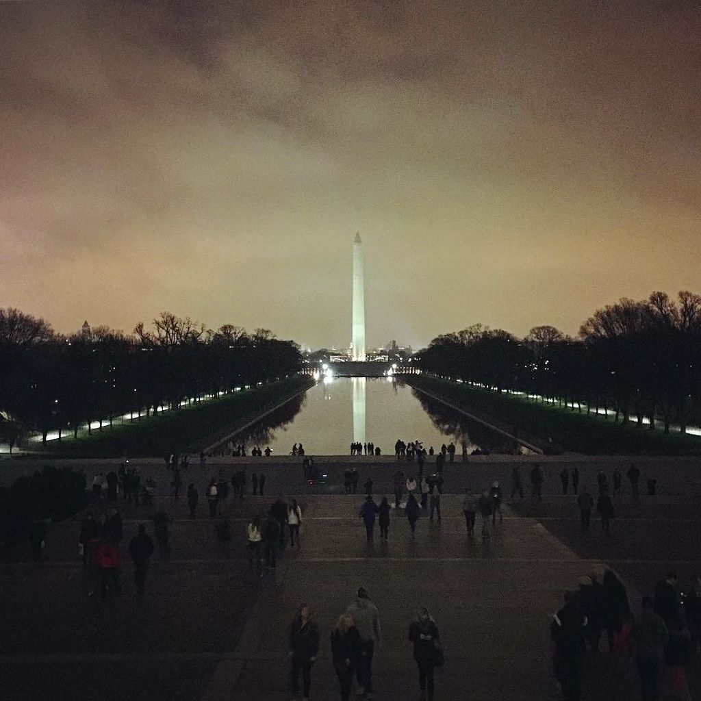 addictedtoapple's tweet photo. I never get tired of this view. #monumentsatnight #washingtondc @vanessak23 https://t.co/ifAsfbcCQU https://t.co/RqbJxVAw5w