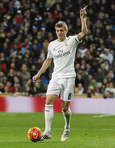 ToniKroos's tweet image. Good first step! Great teamwork lads @realmadrid. Thank you madridistas for your great support in Santiago Bernabeu!