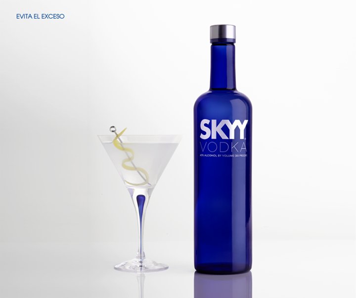 Intermoda's tweet photo. El lado chic y divertido de #Intermoda2016 se vive con SKYY Vodka  #IM64 #Patrocinador #Intermoda https://t.co/Ul6yRhj2UX