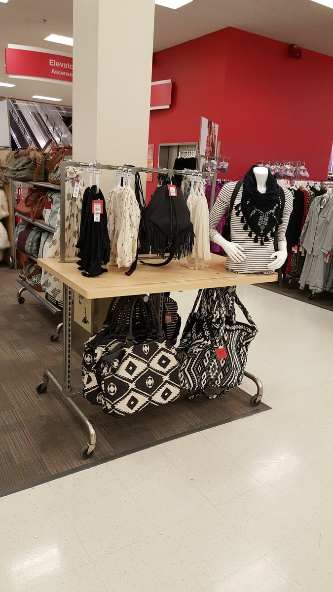 yendoukoi23's tweet photo. Looks of Saturday night fever#T1193gotit @LydiaDiazTGT @keithlyons01 @pratt_reggie @GinaMogollon https://t.co/Ty3ky5d76B