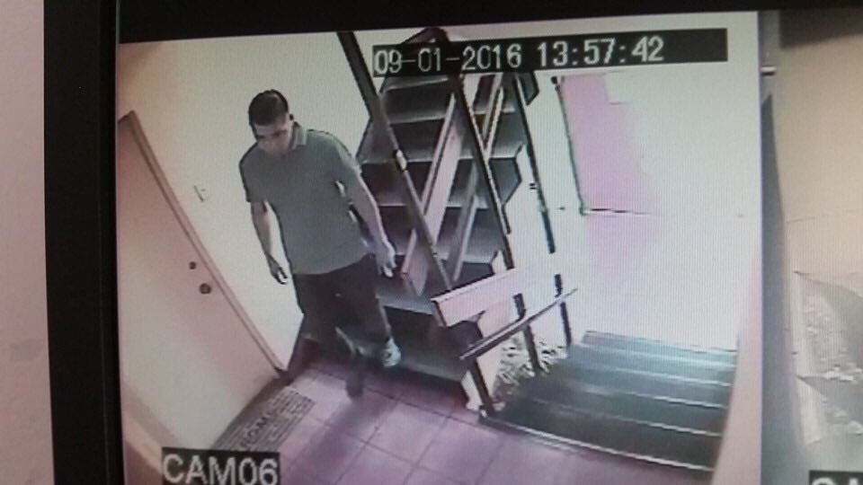 davidrayking's tweet photo. Estos son los malditos que se llevaron a La perrita canela(bulldog francés), fotos de la cámara de seguridad https://t.co/nBANlFmPHX